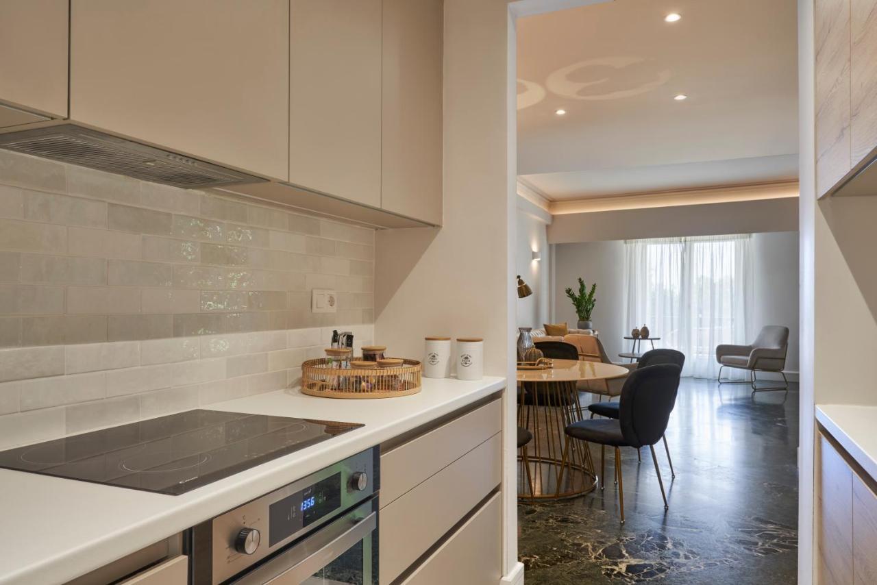 Chic N Bright 3Bd Apt With Hilton View Athén Kültér fotó