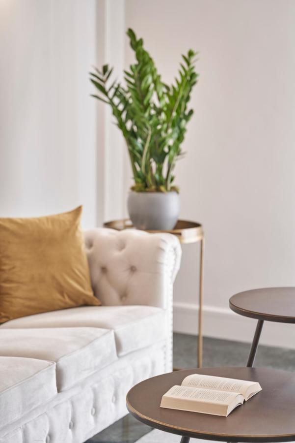 Chic N Bright 3Bd Apt With Hilton View Athén Kültér fotó