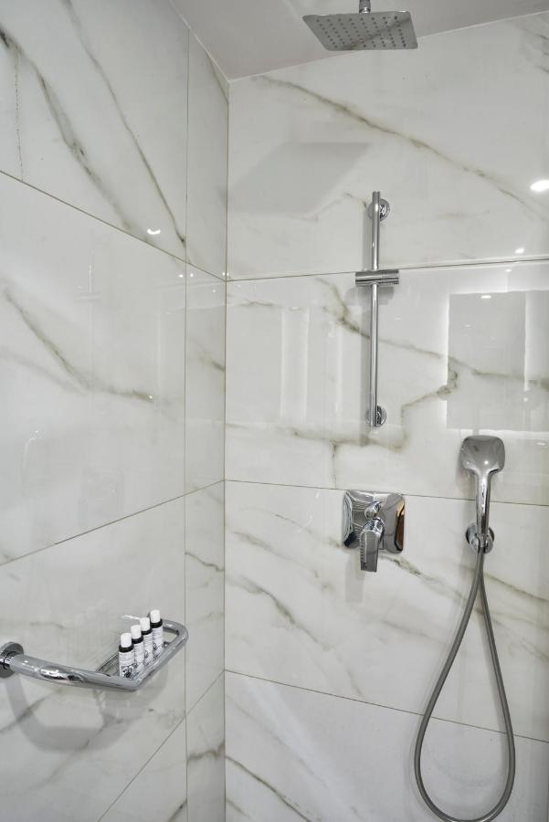 Chic N Bright 3Bd Apt With Hilton View Athén Kültér fotó
